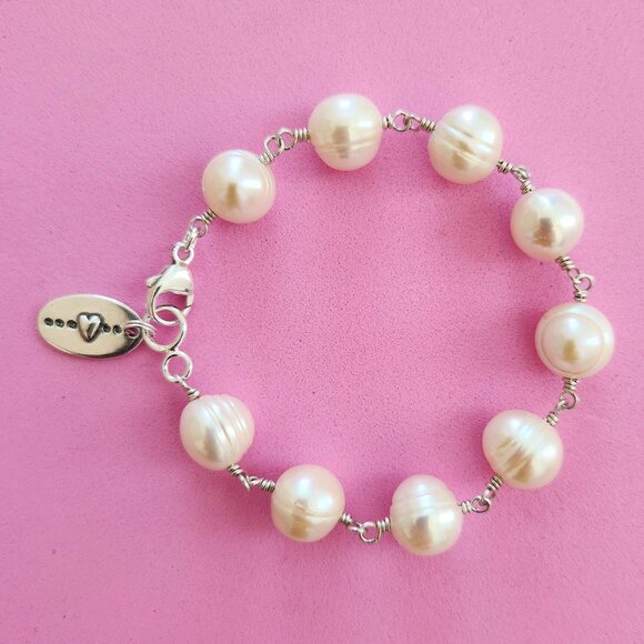 WHITE PEARL BRACELET W/ MINI 925 SILVER HEART CHARM - Picture 2 of 2
